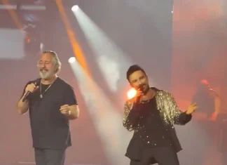 🎥Tarkan konserinde Cem Yılmaz sürprizi