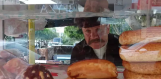 Yeşilçam emektarı simit satarak geçiniyor