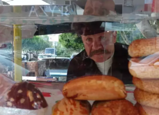 Yeşilçam emektarı simit satarak geçiniyor
