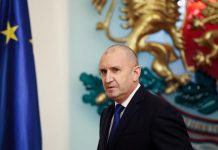 Siyasi fırtınalar dinmedi. Komşu’da Cumhurbaşkanı istifa etti.