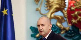 Siyasi fırtınalar dinmedi. Komşu’da Cumhurbaşkanı istifa etti.