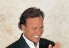 Şarkıcı Julio Iglesias, 2 eski kadın çalışanı tarafından cinsel taciz ve saldırı ile suçlandı.