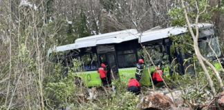 Kocaeli’nde belediye otobüsü şarampole uçtu; Çok sayıda yaralı var