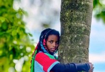 3 gün boyunca bir ağaca sarılarak Guinness Dünya Rekoru’nu elde etti.