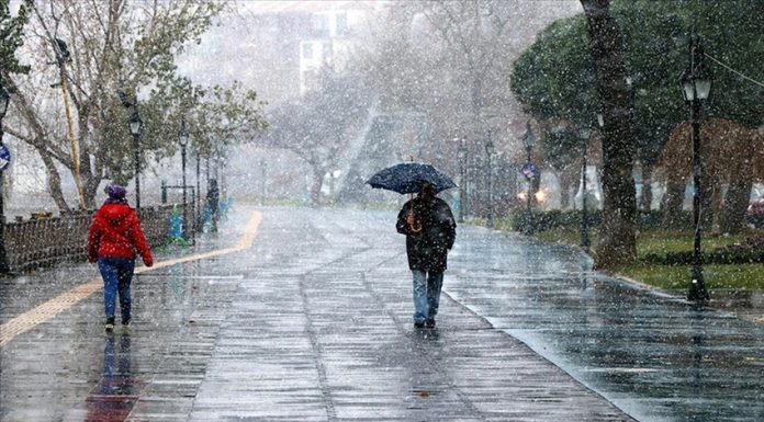 Meteoroloji ve AKOM bildirdi: Hafta sonu İstanbul’da karla karışık yağmur ve kar etkili olacak.