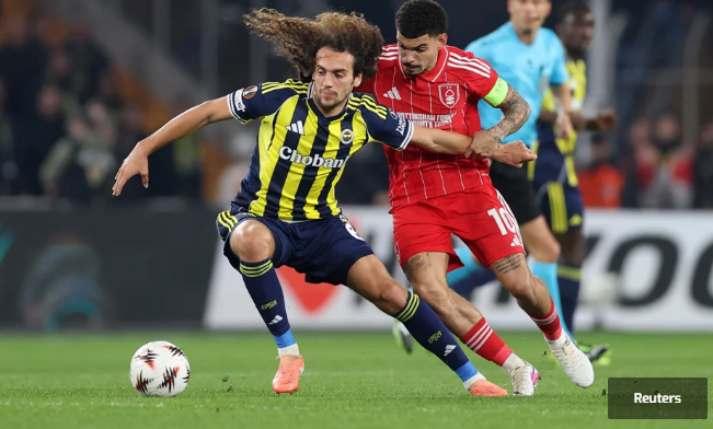 Fenerbahçe sahasında farklı kaybetti, tur mucizelere kaldı