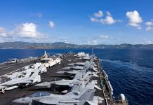 Abraham Lincoln bölgede, Gerald Ford da yola çıkıyor.