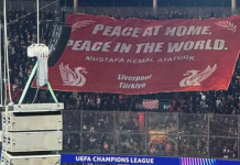Liverpool taraftarlar Atatürk pankartı açtı, TRT görmedi!