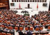 Torba yasa kabul edildi. Bedelli askerlik ücreti 417 bin lira oldu.