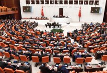 Torba yasa kabul edildi. Bedelli askerlik ücreti 417 bin lira oldu.