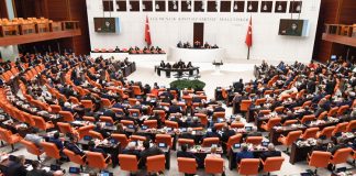 Torba yasa kabul edildi. Bedelli askerlik ücreti 417 bin lira oldu.