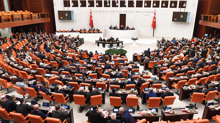 Torba yasa kabul edildi. Bedelli askerlik ücreti 417 bin lira oldu.