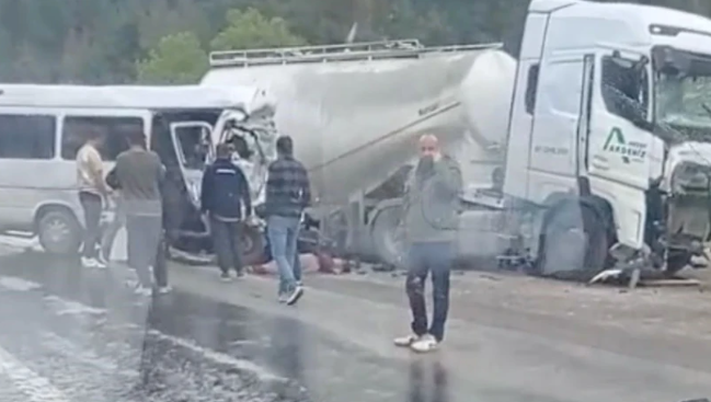 Antalya-Isparta Yolunda Feci Kaza: 7 Ölü, 7 Yaralı