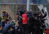 🎥Fenerbahçe’nin Yüksekova maçında olaylar; Teknik Direktör yaralandı. Yayın aracına saldırı, yayın yapılamadı