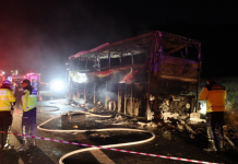 Facia! Otobüs, bariyerlere çarparak yandı; 7 öldü, 30 yaralı