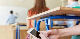 Polonya hükümeti, ilkokullarda telefon kullanımını kısıtlayacak tasarıyı kabul etti