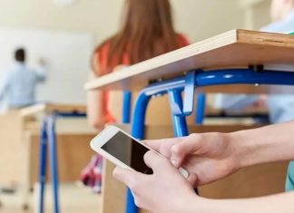 Polonya hükümeti, ilkokullarda telefon kullanımını kısıtlayacak tasarıyı kabul etti