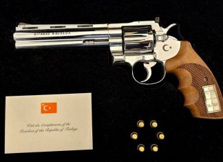 “Bu da Ne!?” Erdoğan’ın NATO Liderlerine Hediyesi “Şaşkınlık” Yarattı: Bolca Mermiyle Birer Tabanca!