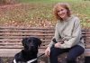 Doktorlar, 11 yaşındaki kız çocuğunun bir daha asla göremeyeceğini söylemişti, ta ki köpeğini öperken kafasını çarpana kadar.