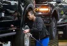 Ford, yapay zekaları arka plana itti; kovduğu mühendisleri yeniden işe aldı.