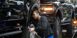 Ford, yapay zekaları arka plana itti; kovduğu mühendisleri yeniden işe aldı.