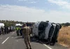 Diyarbakır Lice’de nişan törenine giden minibüs devrildi; 5 kişi hayatını kaybetti. 4’ü ağır 11 kişi yaralandı.