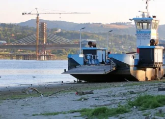 ‘Tuna nehri akmam diyor’ marşı doğru çıktı:Tuna Nehri’nde çok sayıda gemi düşük su seviyesi nedeniyle bekliyor