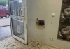 Bir Türk’e ait kuaförün duvarını delemeyince banka yerine kuaförü soydular.