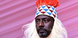İdi Amin’in ülkesinde bir spiker kral olarak seçildi.Spiker Edward Rukidi Kijanangoma Uganda’nın yeni kralı…