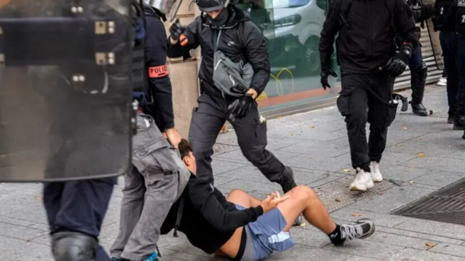 Fransa'da Sokağa Çıkma Yasağı