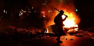 Fransa Hükümeti Halk Protestoları Karşısında Zorda. İçişleri Bakanı İstifa Etti; Macron Reddetti